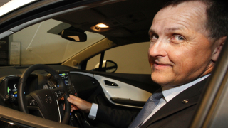 Illustration for article titled Buy A Jaguar XJL Ultimate Online, Opel Will Take Back Your Keys, And Buick Encore Due Next Year